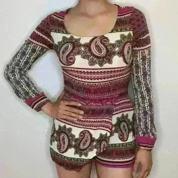 🍁4/$15🍁 Long sleeve romper - Picture 1 of 3